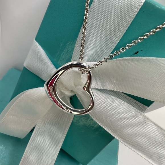 💯authentic Open Heart Necklace - Picture 2 of 8